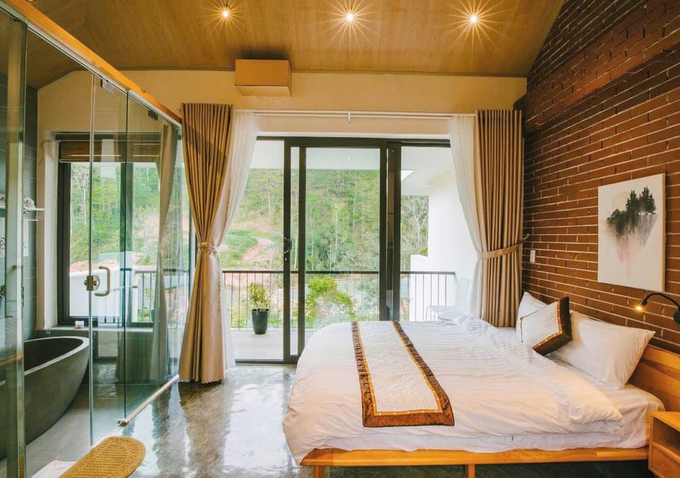 Family Villa, 3 Bedrooms, Pets Allowed, Mountain View | Blackout drapes, WiFi (free), bed sheets