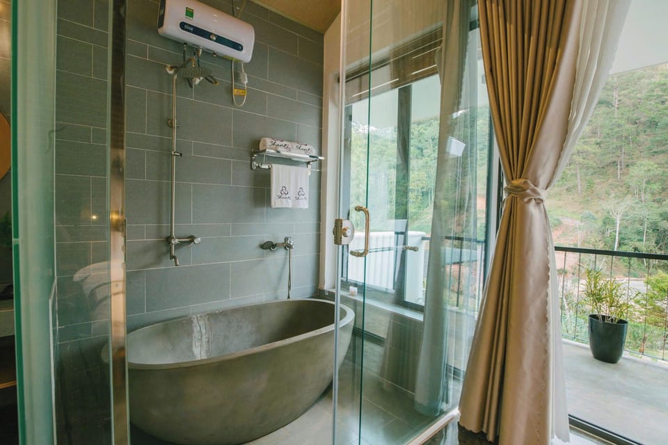 Family Villa, 3 Bedrooms, Pets Allowed, Mountain View | Bathroom | Slippers, towels, soap, shampoo