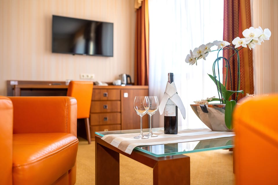 Premium bedding, minibar, in-room safe, desk