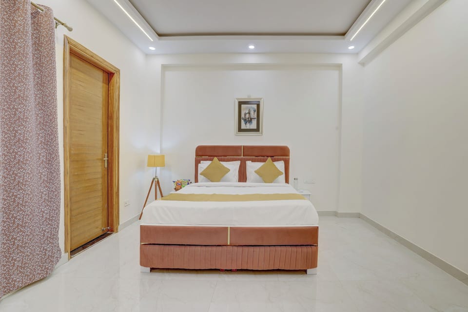 Deluxe Apartment | Iron/ironing board, free WiFi