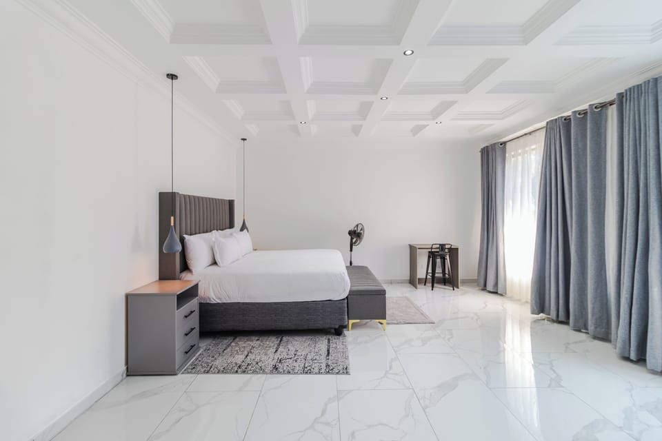 Suite | Iron/ironing board, free WiFi, bed sheets