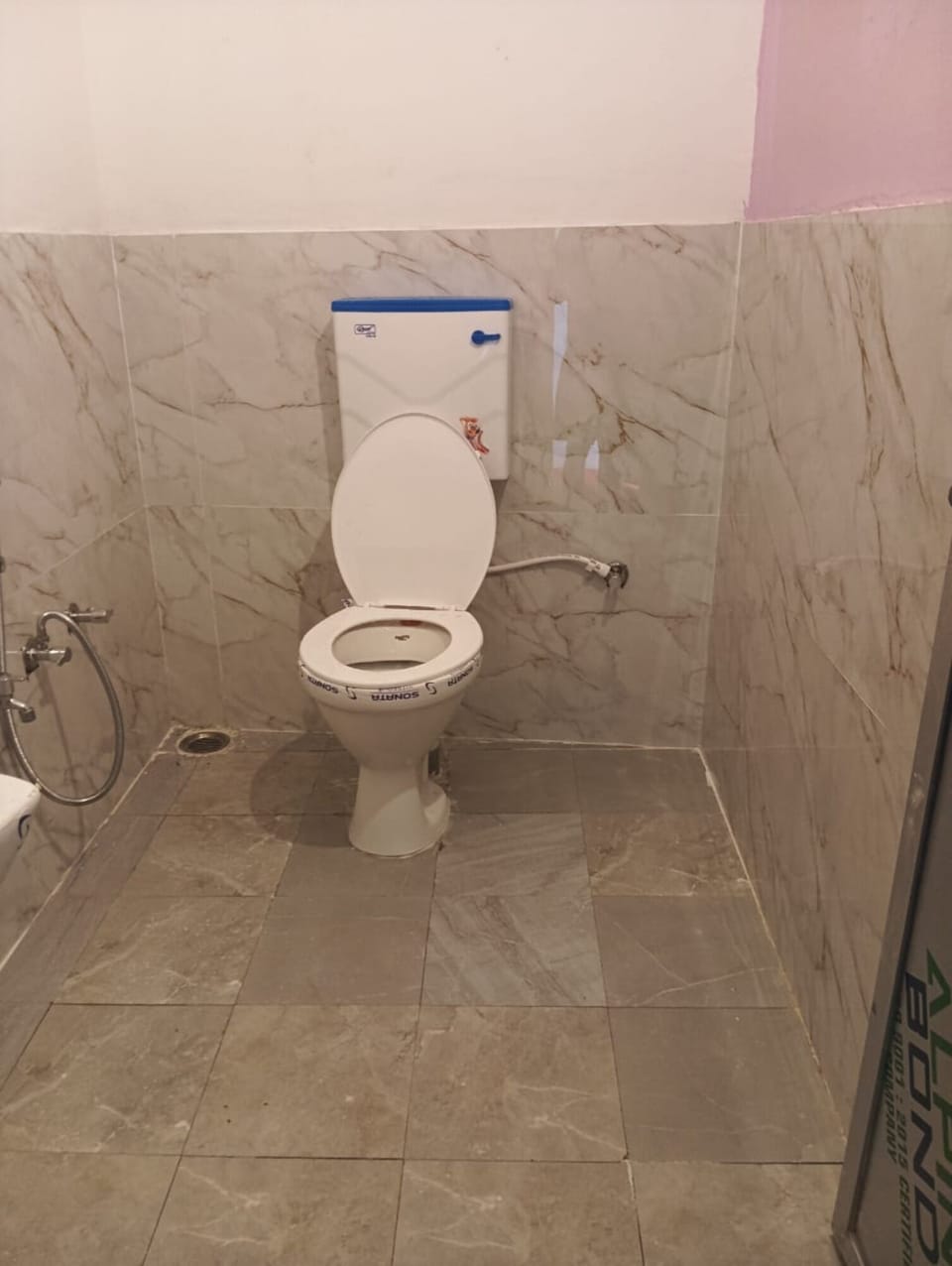Double Room, City View | Bathroom | Shower, free toiletries, towels