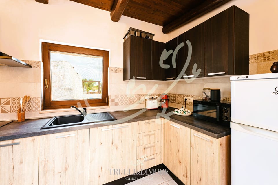 House (4 Bedrooms) | Private kitchen | Microwave, oven, espresso maker, electric kettle