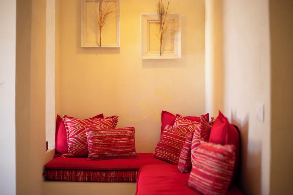 House (2 Bedrooms) | Living area