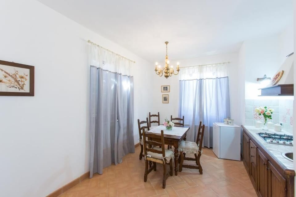 Apartment, Courtyard View | Dining
