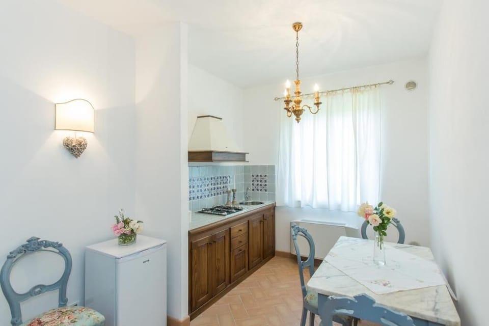 Deluxe Double Room, Garden View | Dining