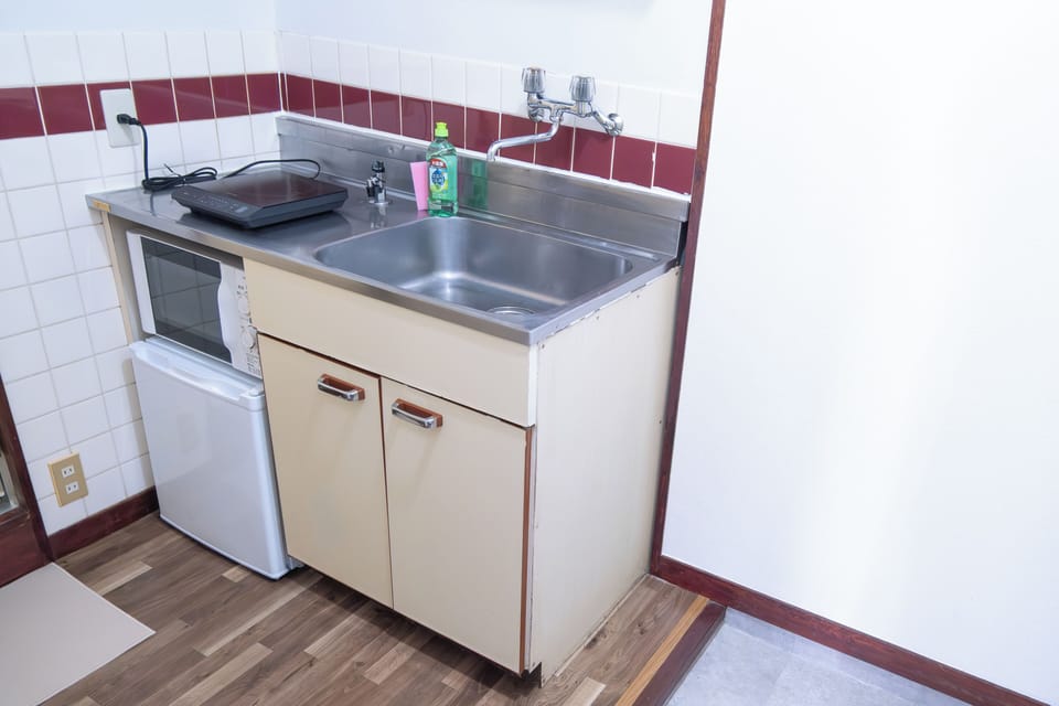 Apartment, Non Smoking | Private kitchen | Mini-fridge, microwave, stovetop, cookware/dishes/utensils