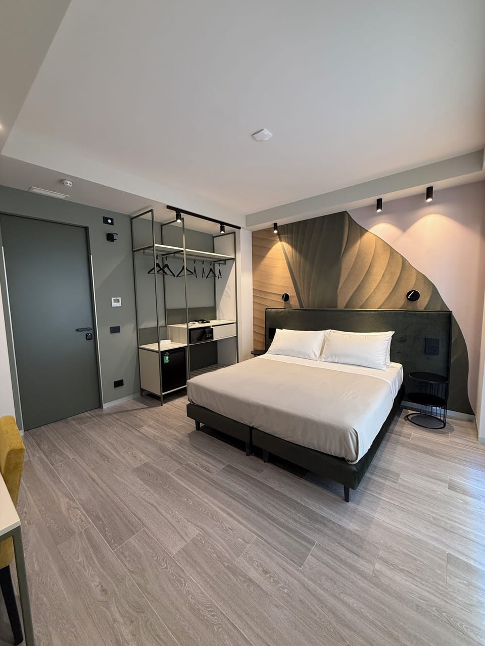 Double or Twin Room | Minibar, in-room safe, desk, laptop workspace