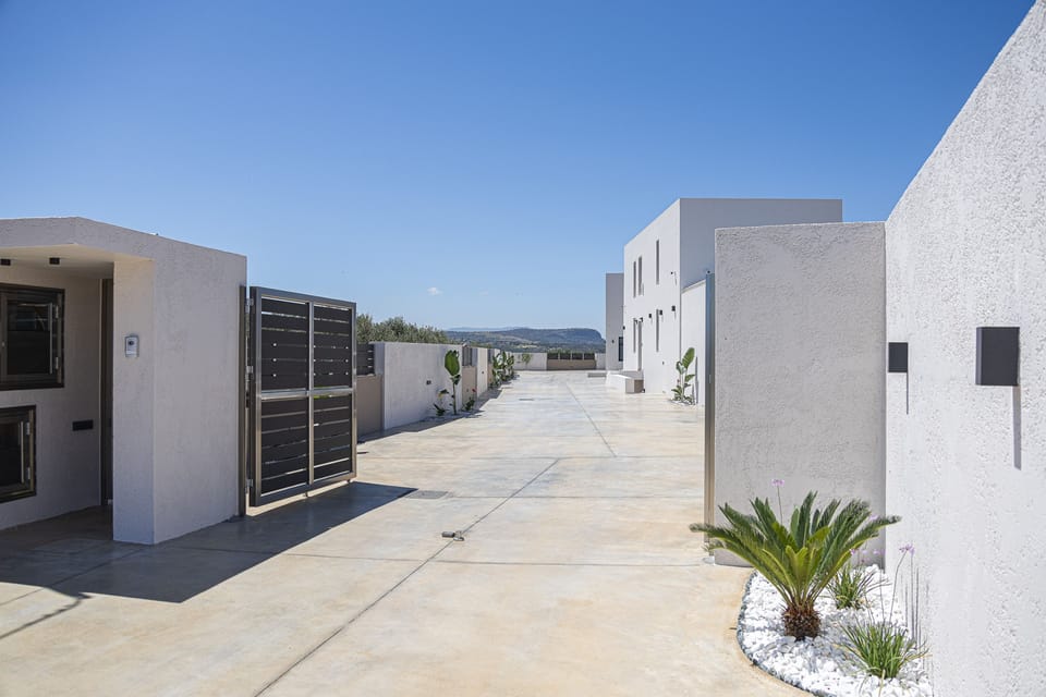 House | 8 bedrooms