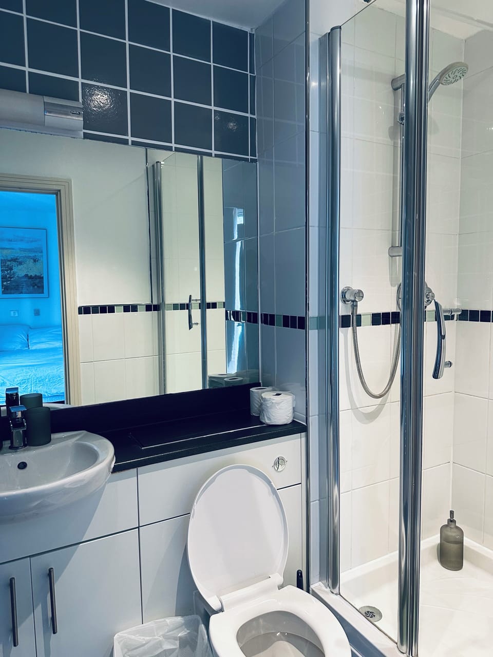 Modern2 Bedroom Apartment/private Parking /sleep 5/balcony View in Birmingham City Centre Apartment in Birmingham