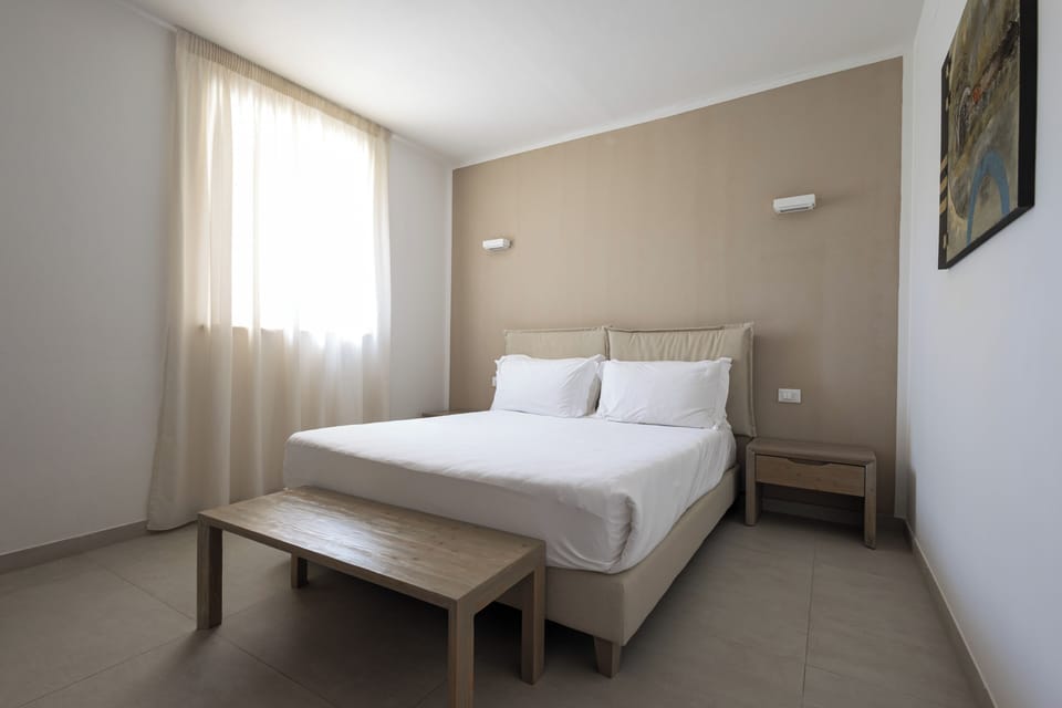 Suite, 1 Bedroom, Kitchenette, Ground Floor | Frette Italian sheets, premium bedding, minibar, in-room safe