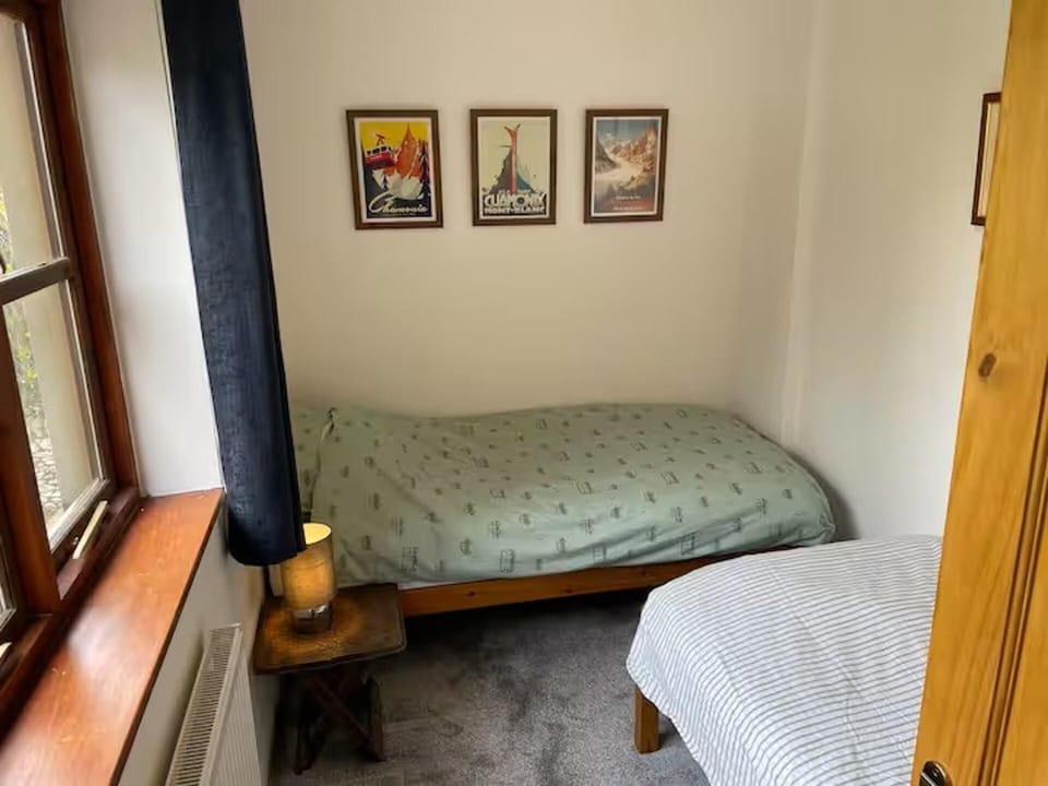 4 bedrooms, WiFi (free), bed sheets