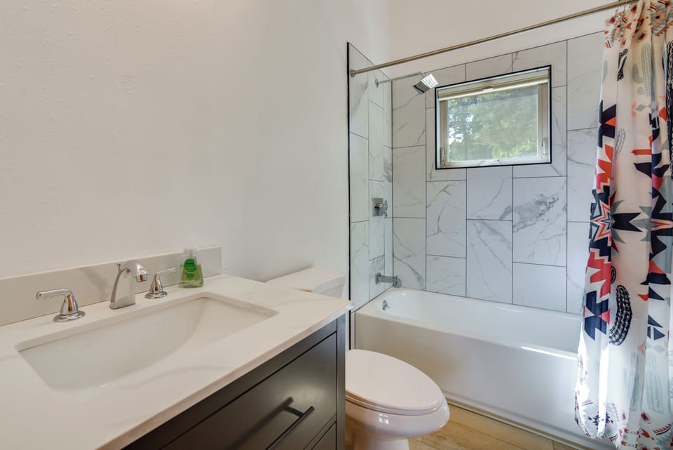 2 Mi to Angel Fire Resort: Year-round Retreat Cottage in Angel Fire
