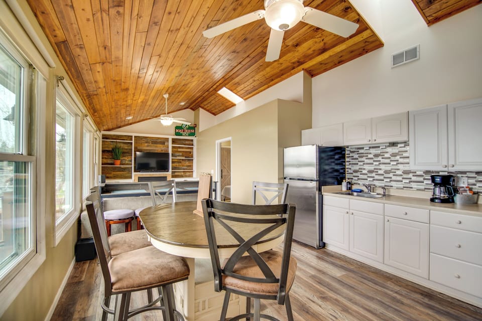 House (2 Bedrooms) | Interior