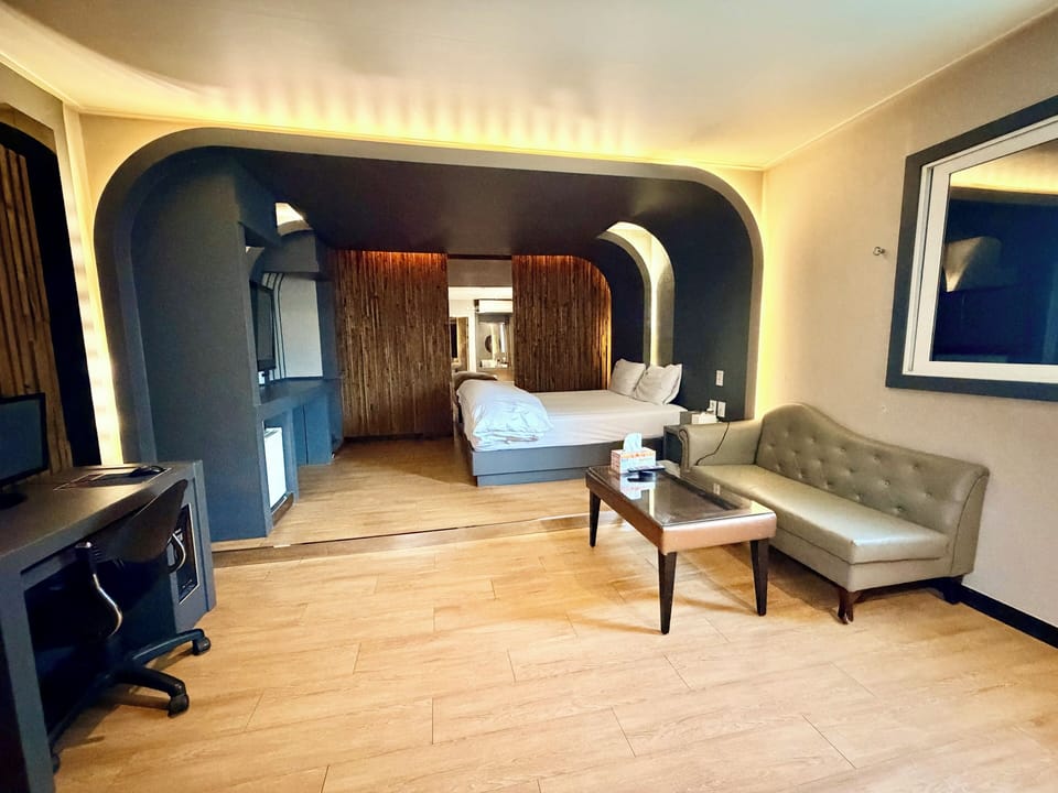 Standard Room | Desk, laptop workspace, free WiFi