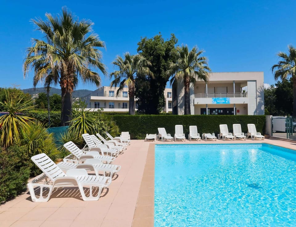 Apartment | Pool | Outdoor pool