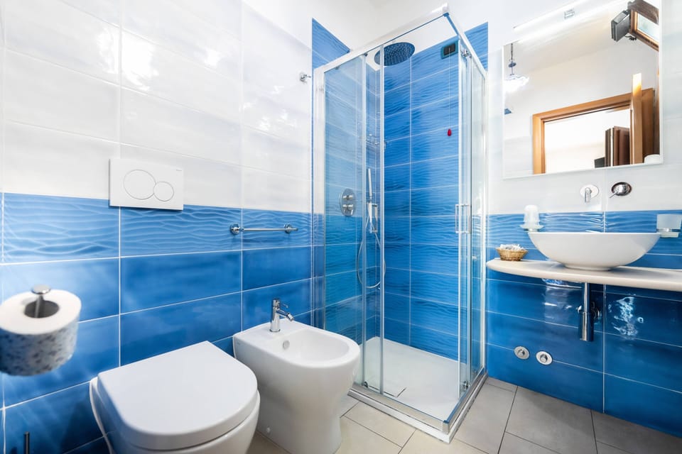 Deluxe Double Room, Courtyard View | Bathroom | Bidet