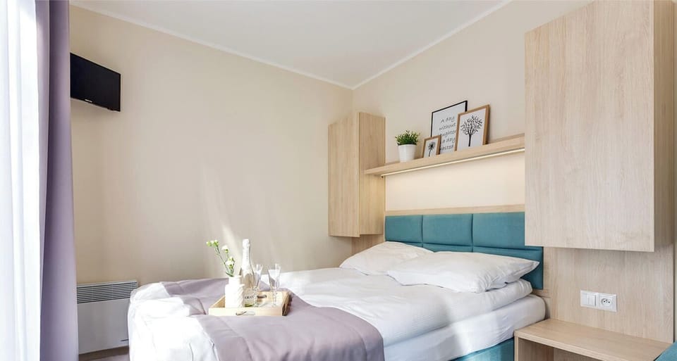 Classic Cottage | Blackout drapes, free WiFi