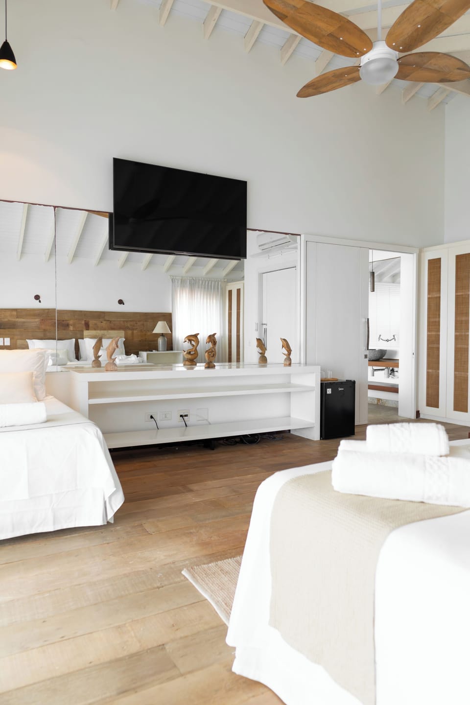 Superior Suite, Balcony, Sea View | WiFi (free), bed sheets