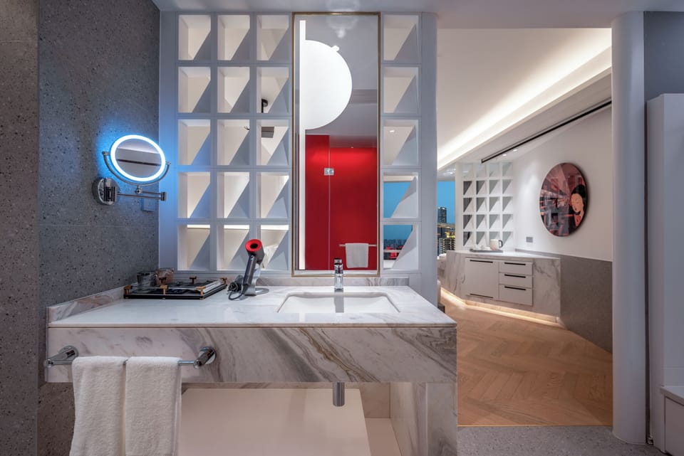 Comfort Double Room, City View | Bathroom | Shower, rainfall showerhead, free toiletries, hair dryer