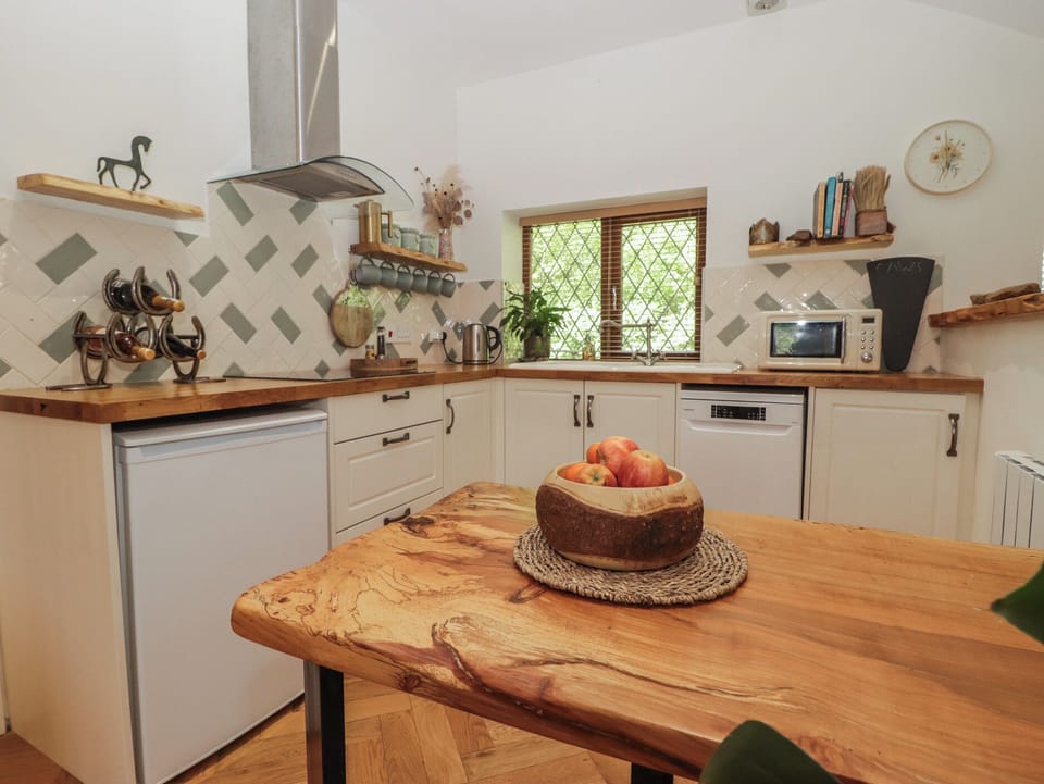 Dishwasher, cookware/dishes/utensils