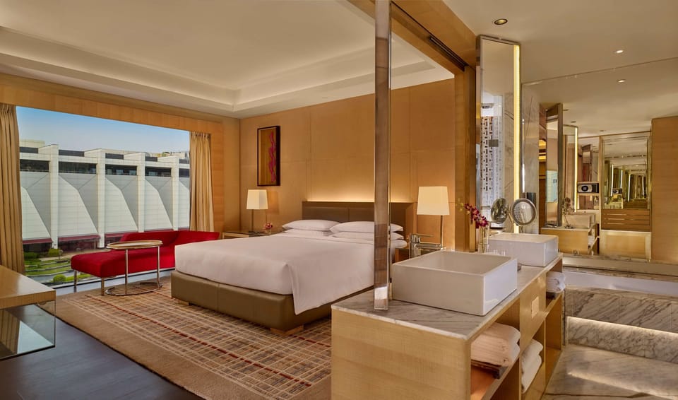 Regency Room - King Bed | Premium bedding, memory foam beds, minibar, in-room safe
