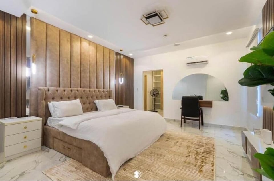 Deluxe Room, Balcony, City View | Desk, laptop workspace, blackout drapes, soundproofing