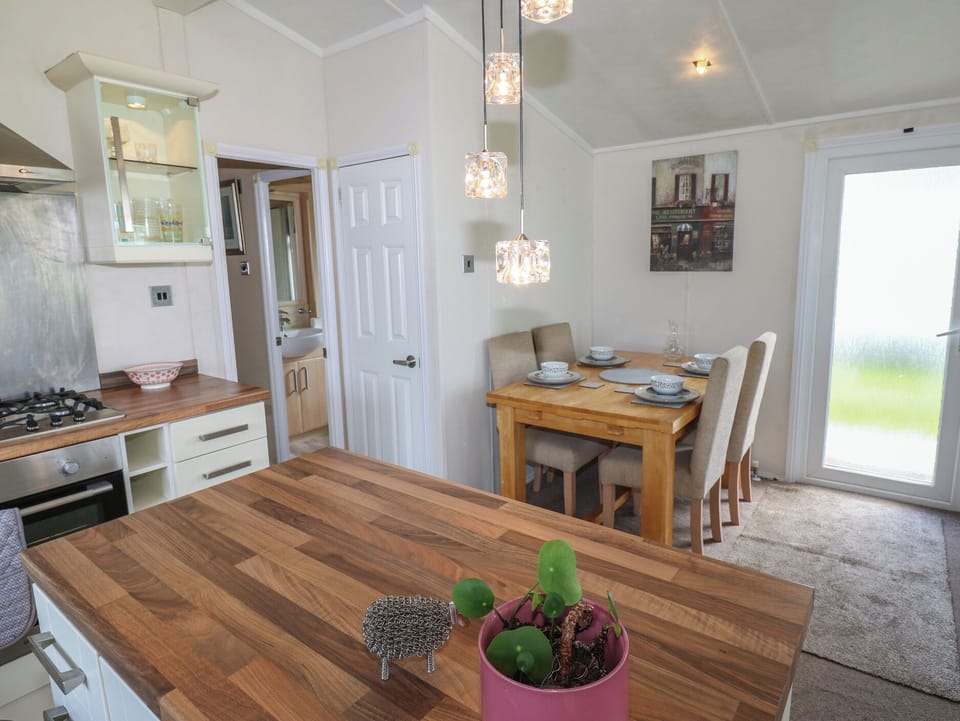 Cottage | Dining