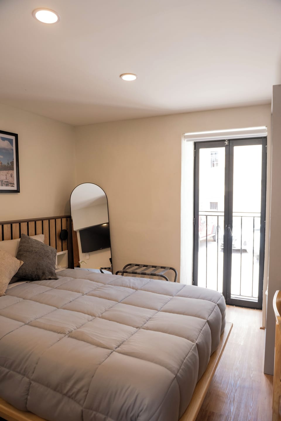 Basic Studio, 1 Double Bed | Desk, laptop workspace, blackout drapes, iron/ironing board
