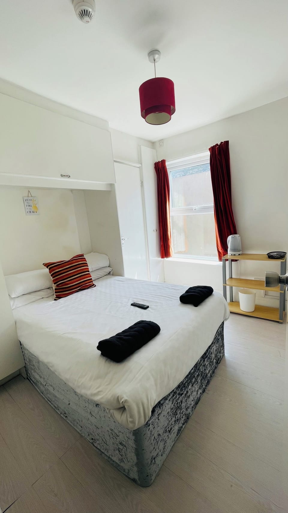 Classic Double Room | Iron/ironing board, WiFi (free), bed sheets