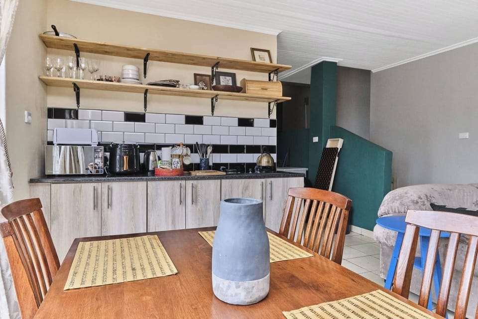 Apartment, 2 Bedrooms, Patio | Dining