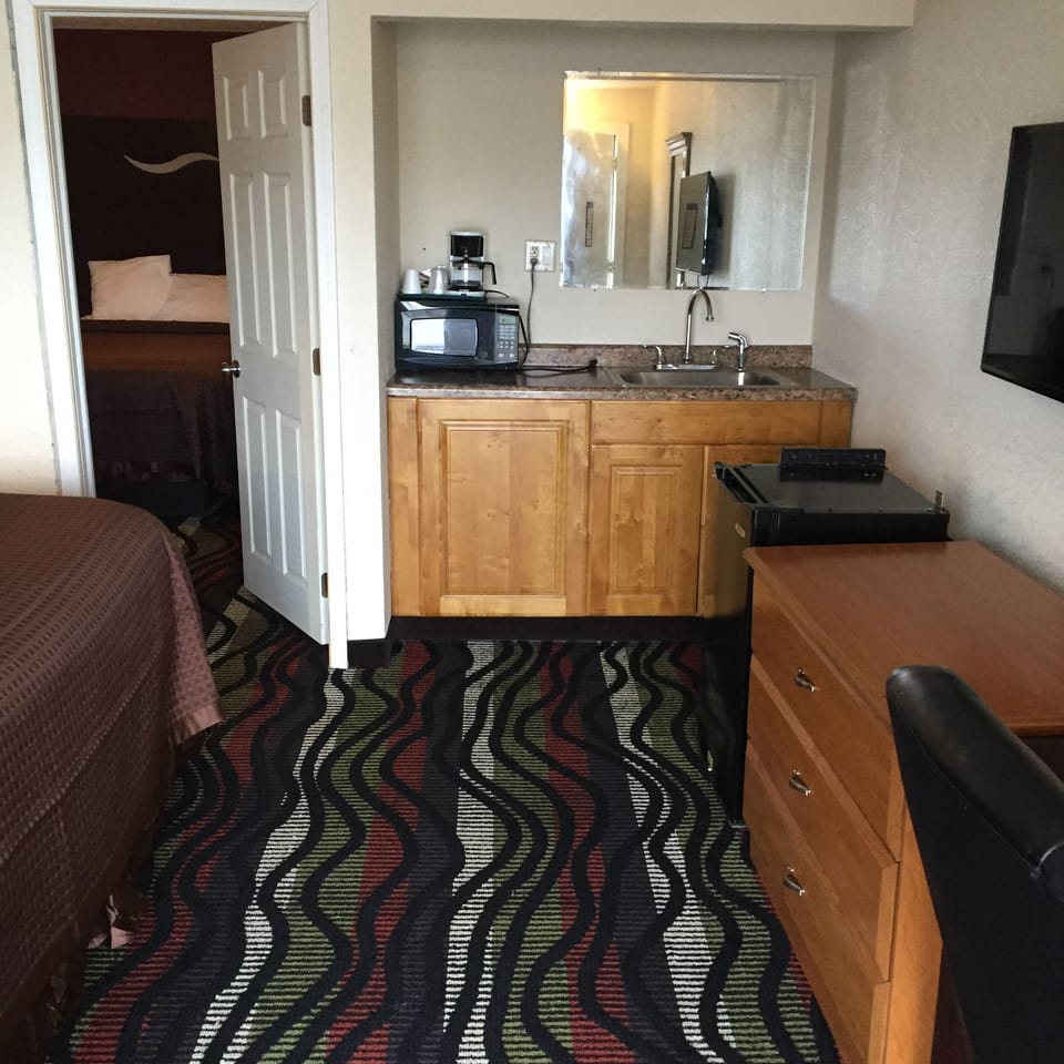 Standard Room, 2 Bedrooms, Smoking | Private kitchen | Fridge, microwave, coffee/tea maker