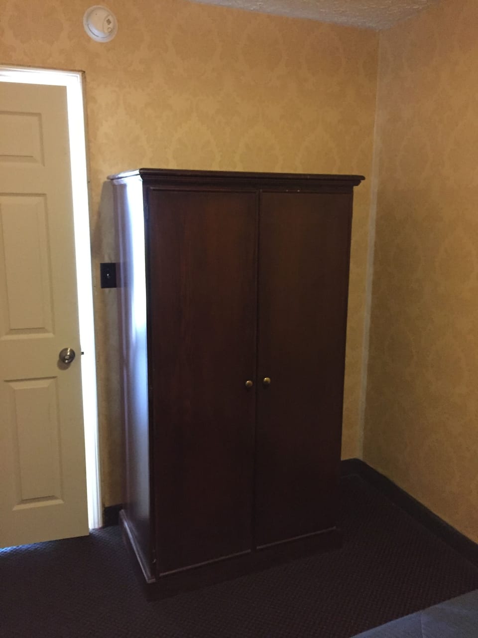 Standard Room, 2 Bedrooms, Smoking | Room amenity