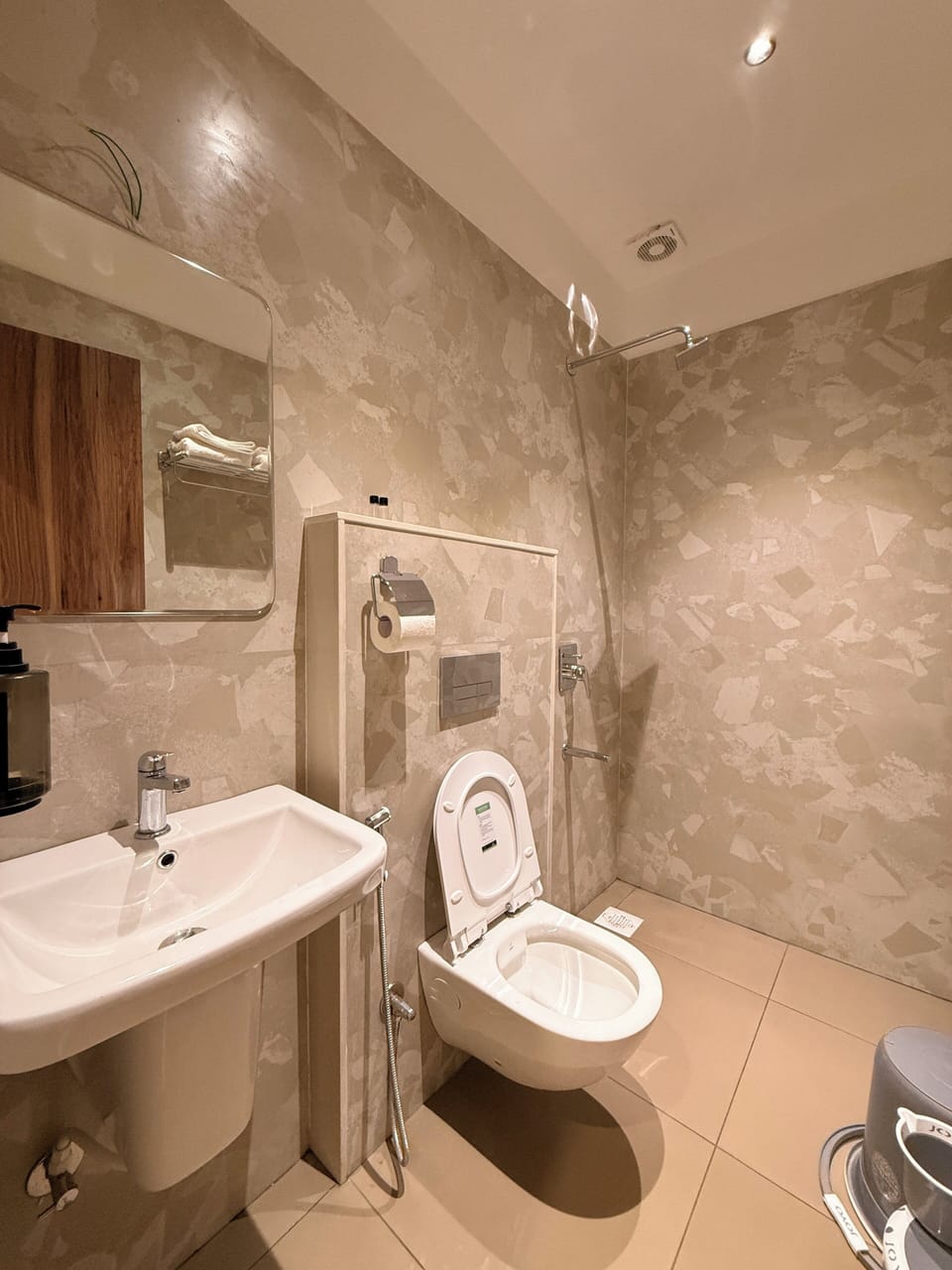 Deluxe Double Room, City View | Bathroom | Shower, slippers, towels, soap