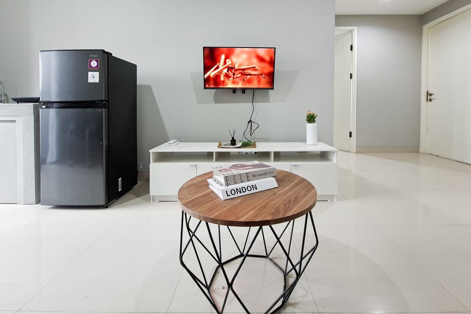 Standard Apartment | Television