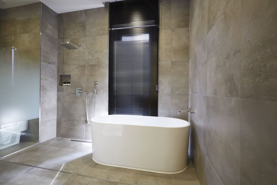 Standard Double Room | Deep soaking bathtub