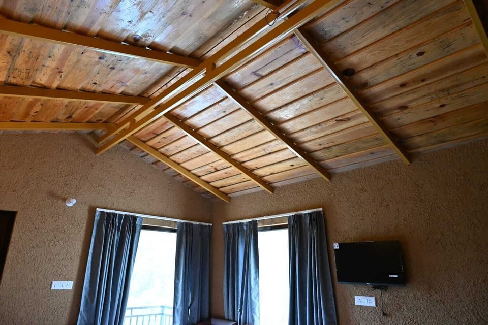 Premium Mud Cottage Room | Egyptian cotton sheets, premium bedding, memory foam beds, desk