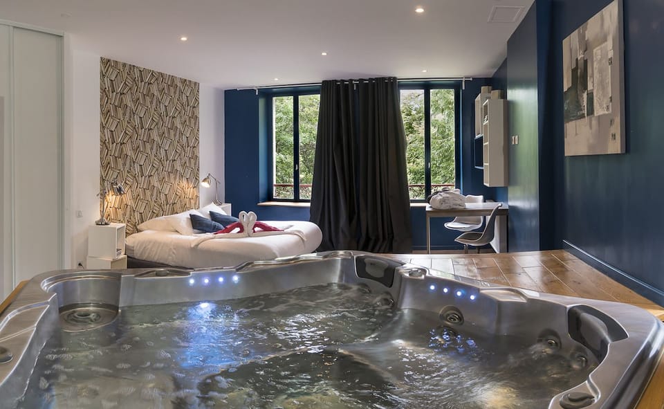 Double Room (Modern) | Jetted tub