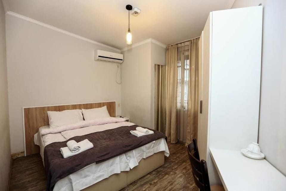 Free WiFi, bed sheets