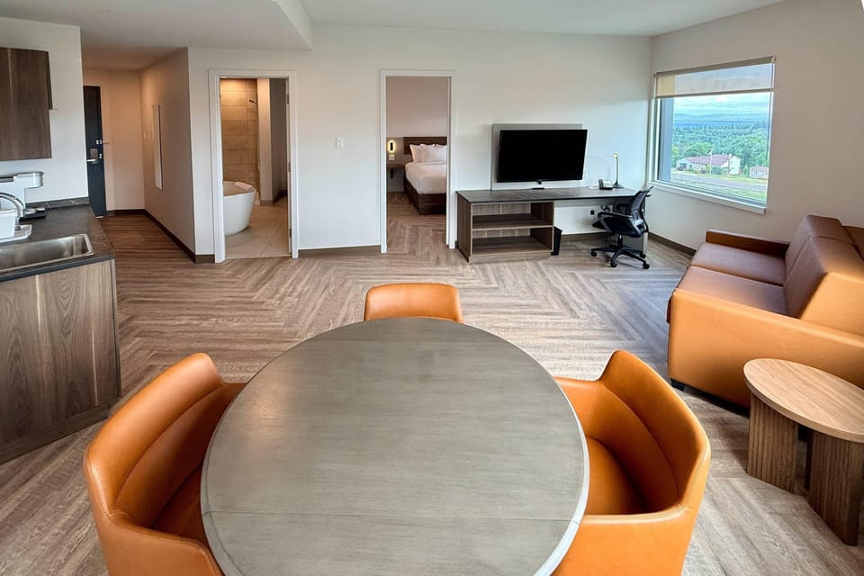 Suite, 1 King Bed with Sofa bed, Non Smoking