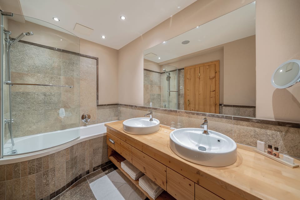 Superior Suite, Balcony, Mountain View | Bathroom