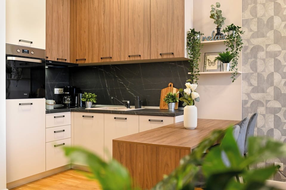 Comfort Studio, 1 Double Bed with Sofa bed, Non Smoking | Private kitchen | Full-size fridge, dining tables