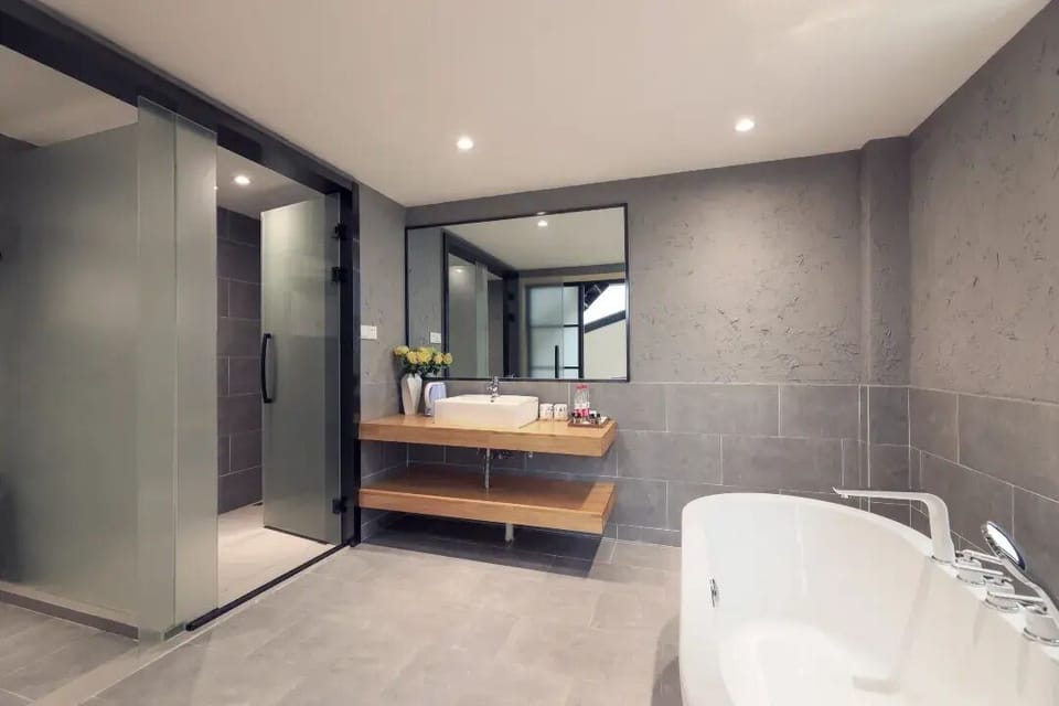 Morning Dew Terrace Lake View Loft Suite with Bathtub | Bathroom | Free toiletries, hair dryer, slippers, towels