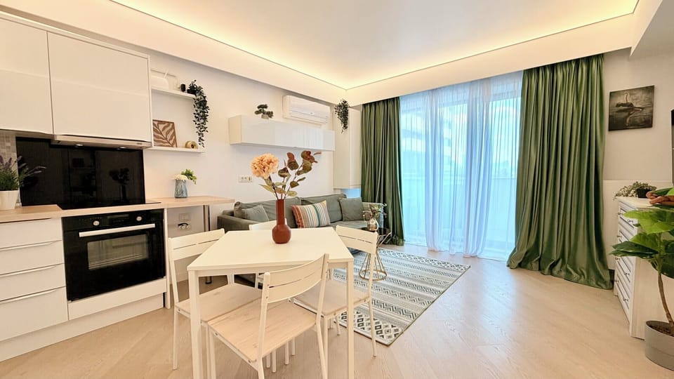 Luxury Apartment, 1 Double Bed with Sofa bed, Non Smoking | Blackout drapes, iron/ironing board, free WiFi, bed sheets