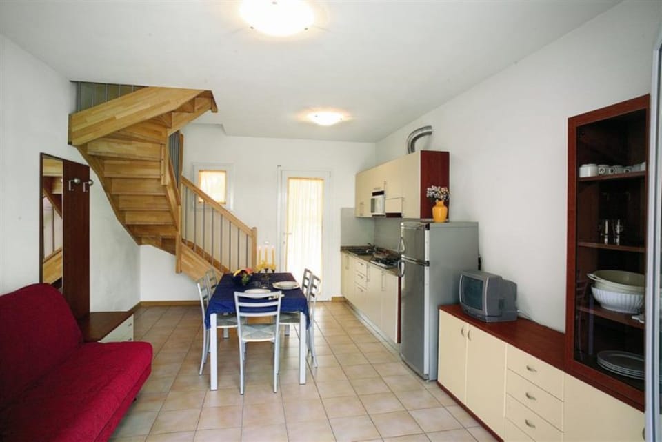 Apartment, 2 Bedrooms, Balcony, Garden View | Living room
