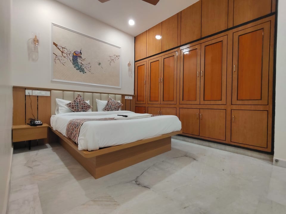 Deluxe Double Room, City View | Desk, soundproofing, iron/ironing board, free WiFi