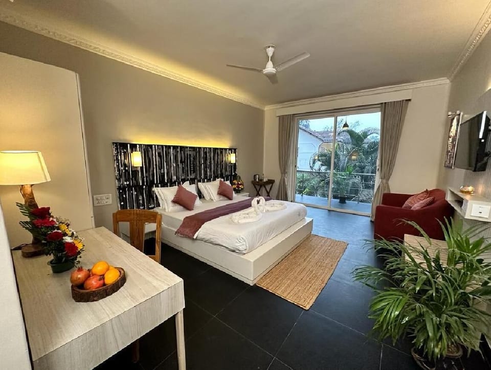 Executive Double Room, Pool View | Desk, laptop workspace, free WiFi
