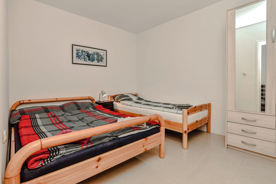 Classic Apartment, Garden View | Free cribs/infant beds, free WiFi, bed sheets
