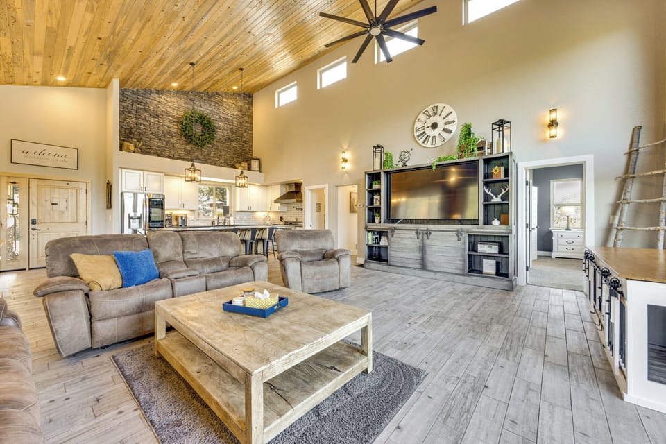 House (5 Bedrooms) | Interior