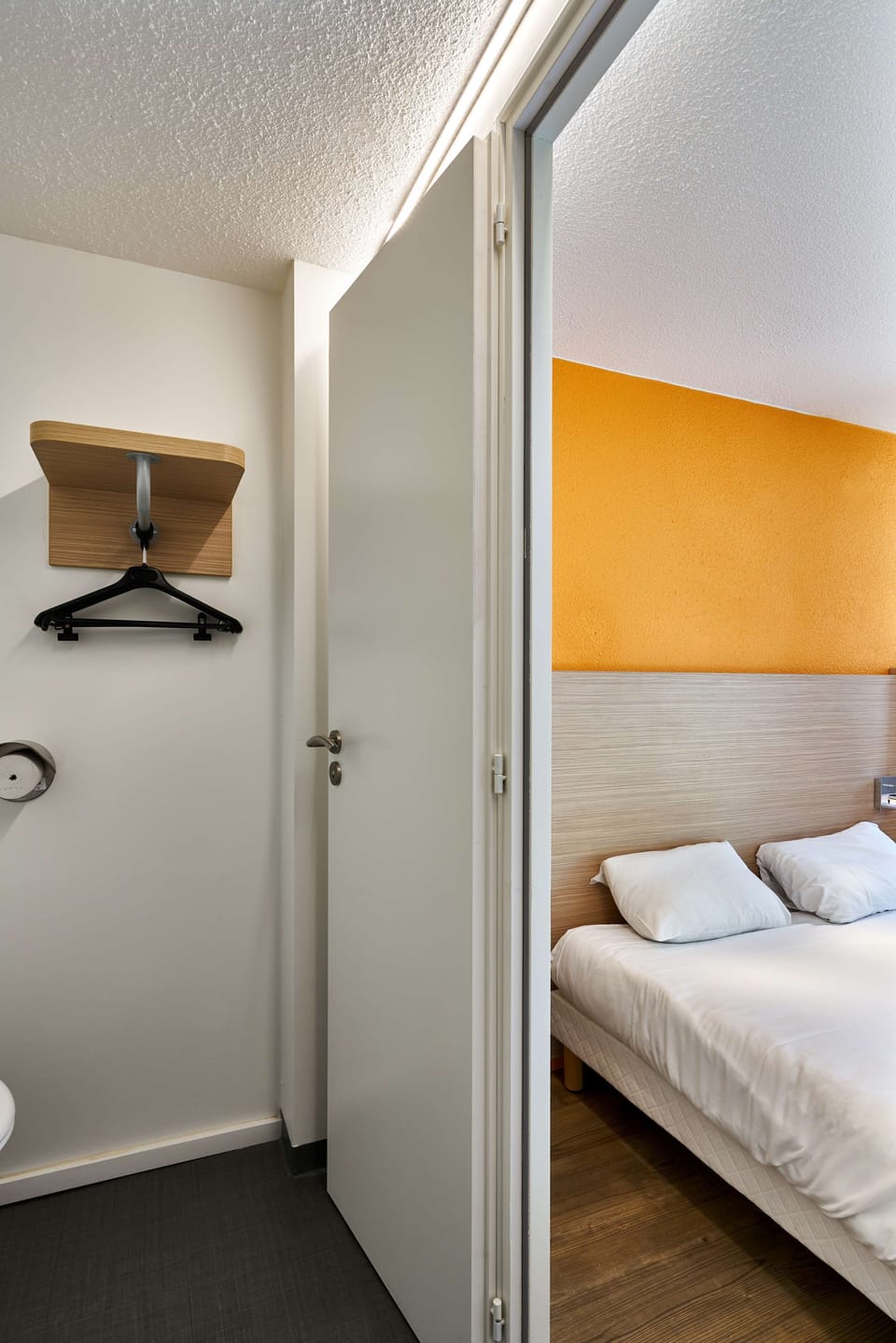 Standard Room, 1 Double Bed | Desk, soundproofing, free WiFi, bed sheets